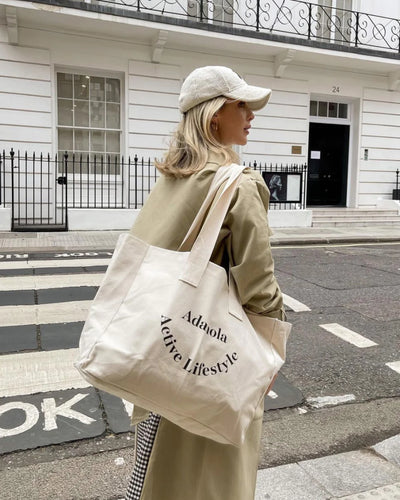 Chic en Tote Bag : Élevez Votre Tenue avec des Accessoires Fonctionnels
